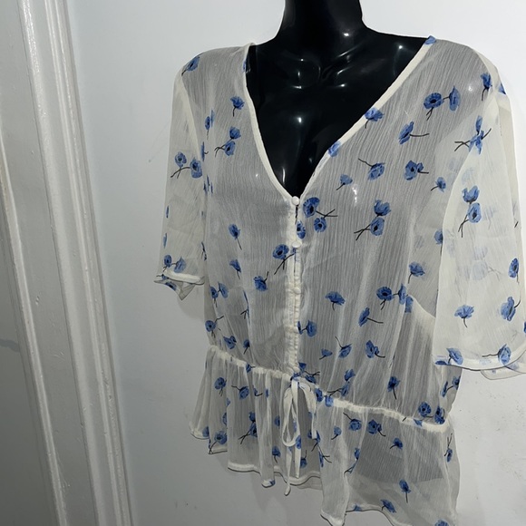 NWT Floral Short Sleeve Peplum Top with Drawstrings - Picture 3 of 5